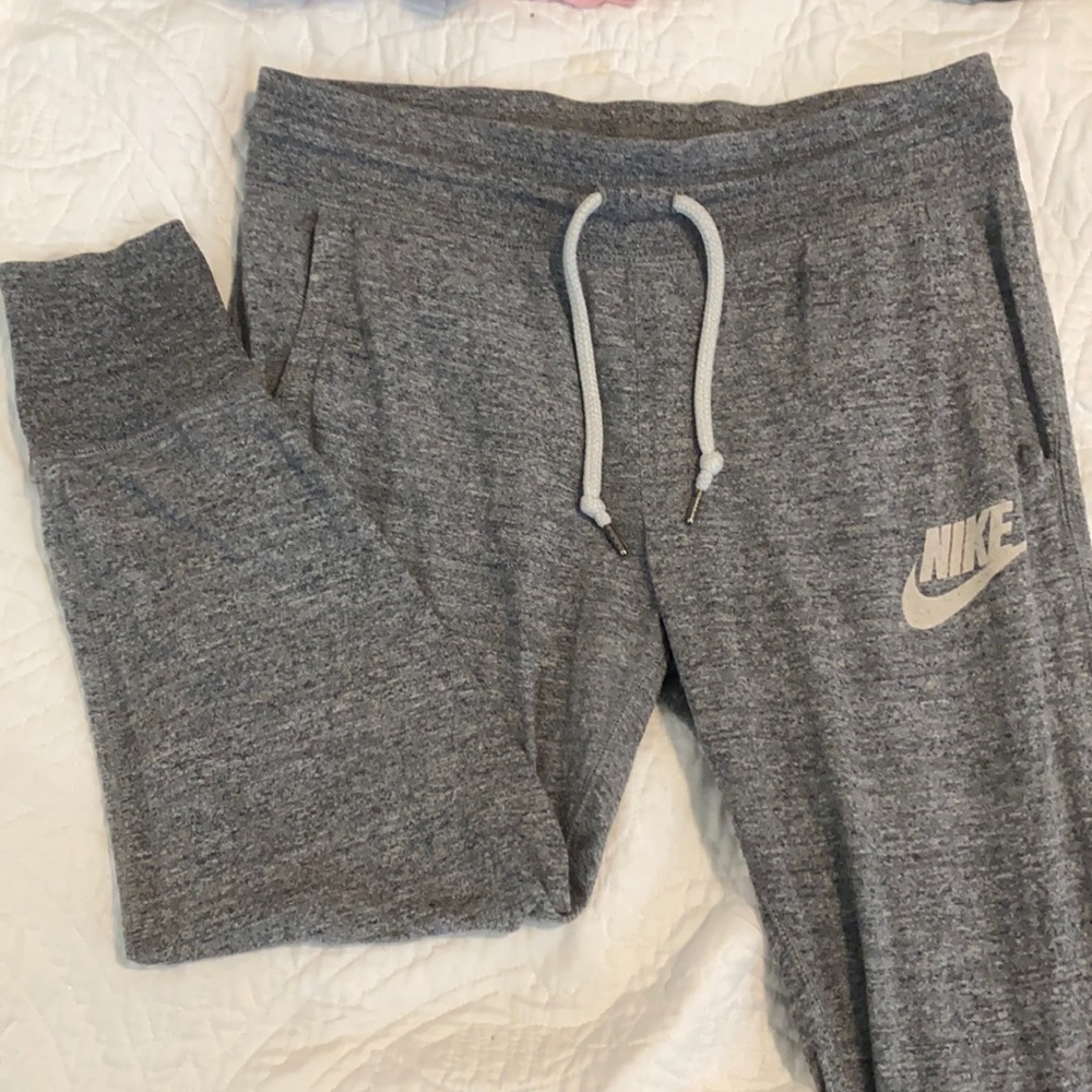 Nike capris joggers